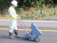 路面下の空洞調査・レーダー探査の作業