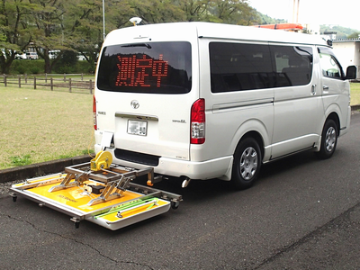 路面下空洞探査車